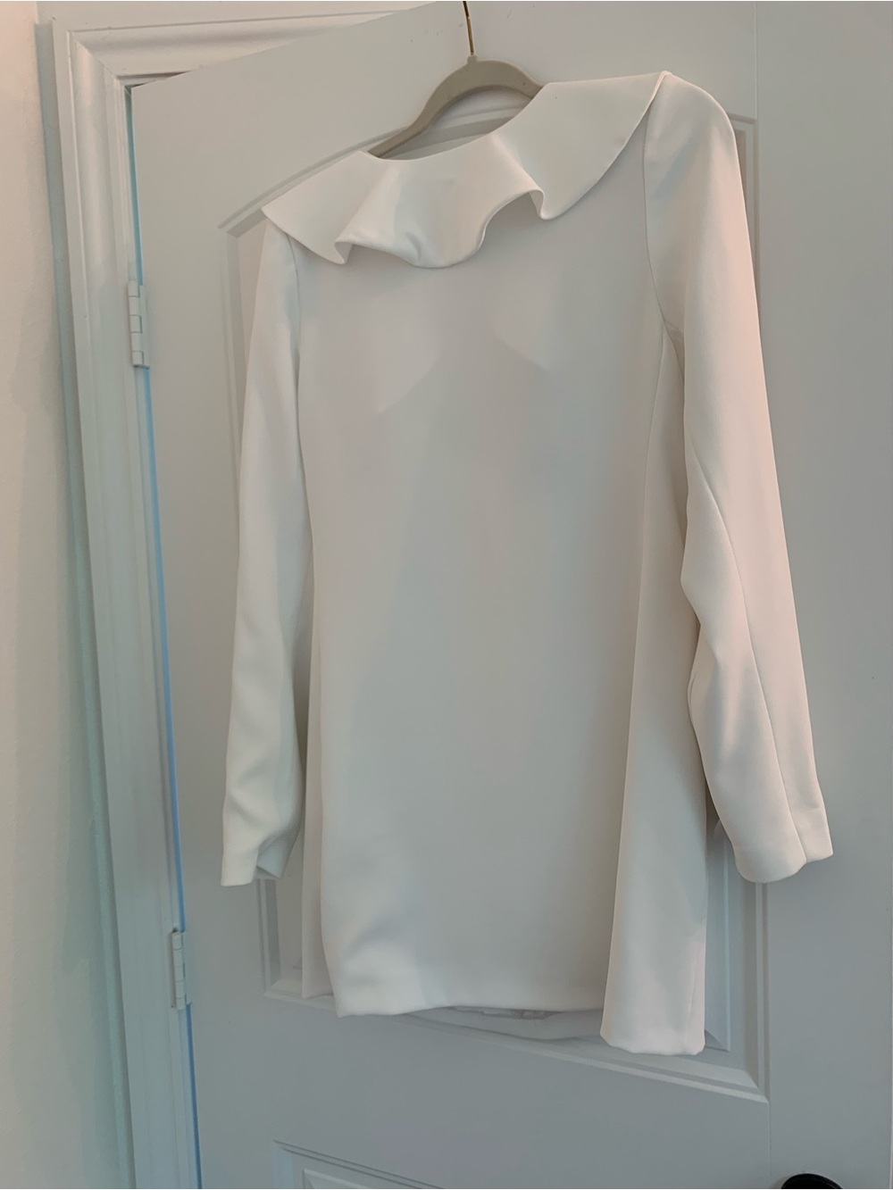 Goop Women’s White Ruffle-Neck Long Sleeve dress